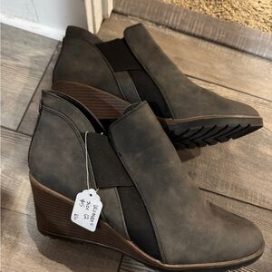 Maurices Women's Gray Wedge Ankle Boots